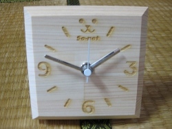 So-net オリジナル モモのブロック時計.jpg